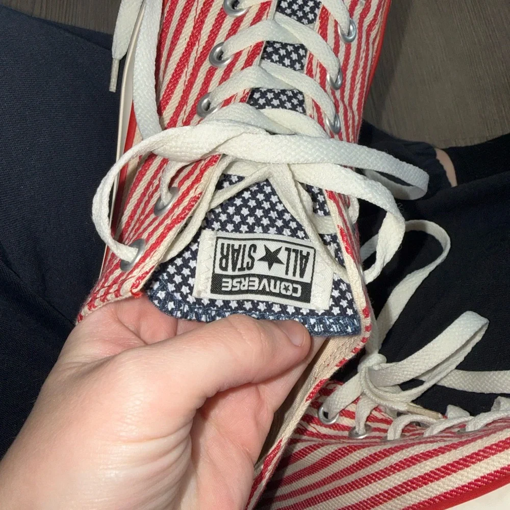 Converse Red and White Striped with Blue Stars Canvas Shoes Men’s size 10.5 - Picture 8 of 10